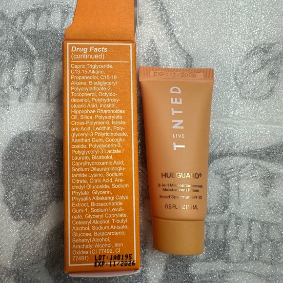 Live tinted huegard 3 in 1 sunscreen,moisturizer,primer spf30, mini size - Picture 7 of 8